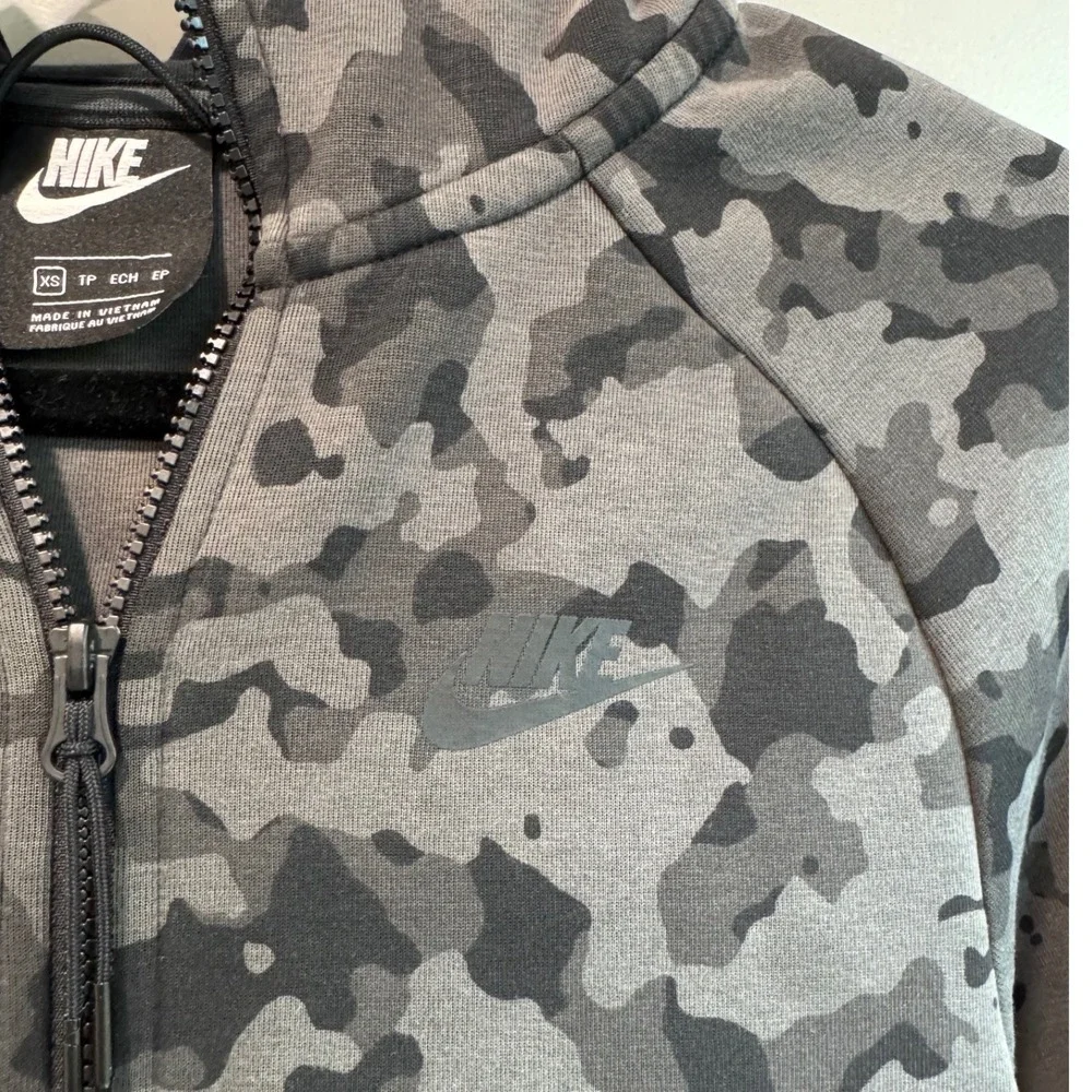 Nike Tech Camo Full Zip Hoodie Womens XS Grey Black Camouflage‎ Jacket